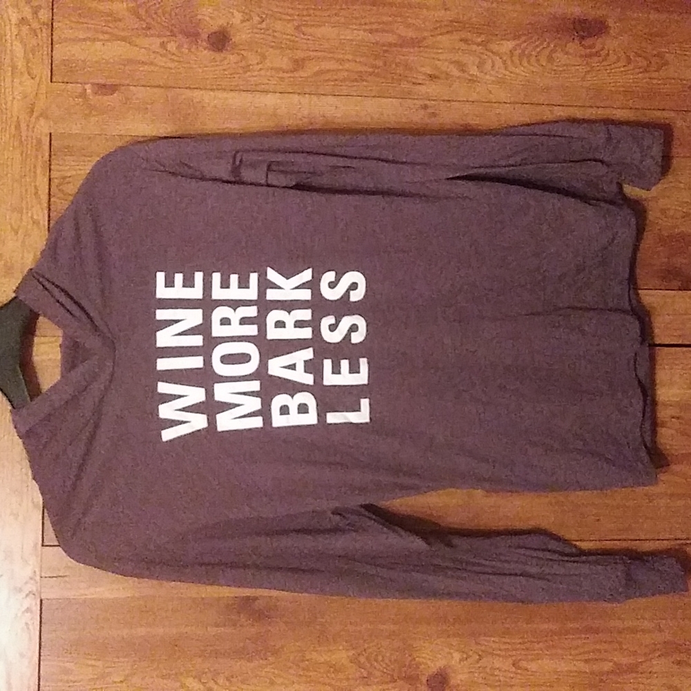 EUC Women's Next Level Shirt.   Size M. B4